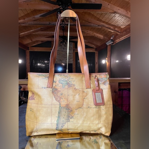 1A Classe Alviero Martini shoulder zipper tote